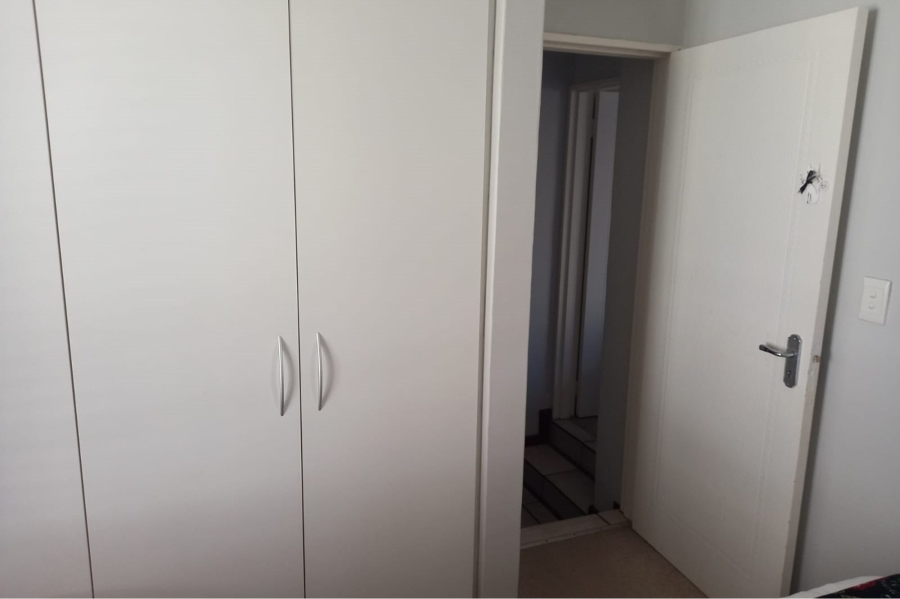 To Let 5 Bedroom Property for Rent in Paradise Beach Western Cape
